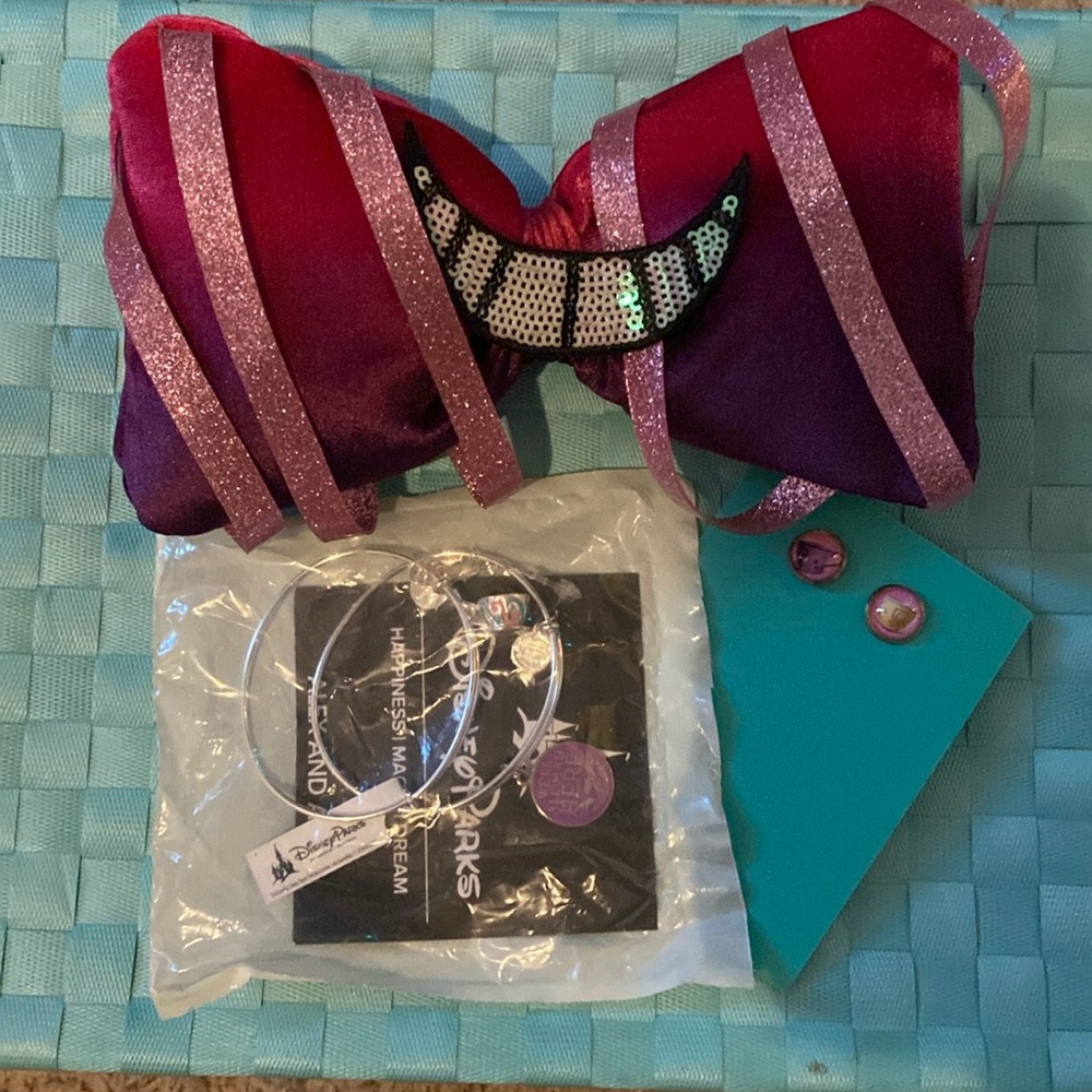 New never used Alice in Wonderland bundle